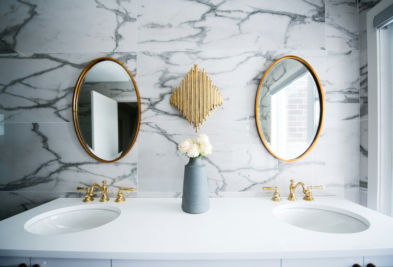 Minimalistische badkamer: 10 inspiraties steen + hout